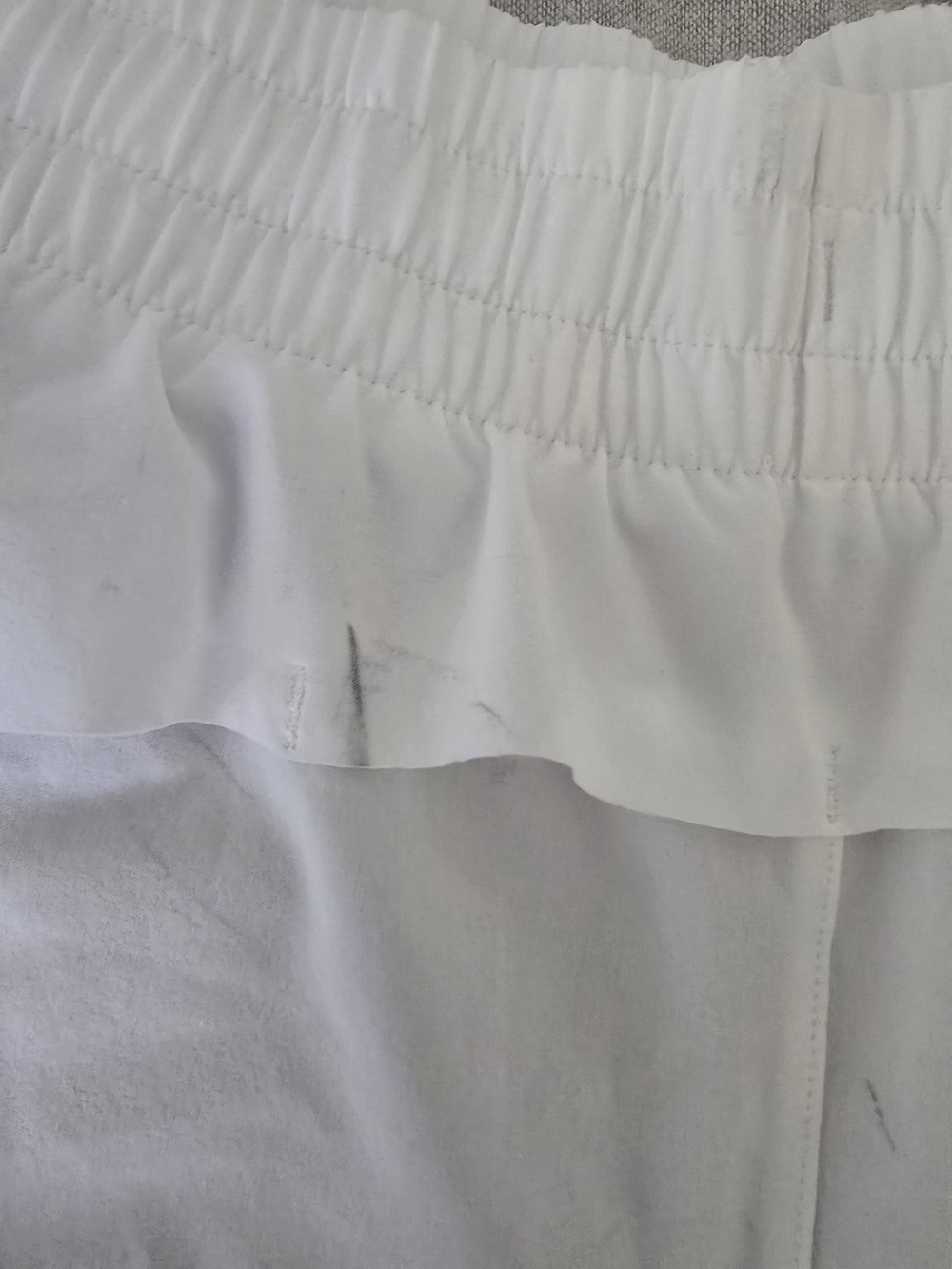 ⚠️⚠️⚠️ SOLD⚠️⚠️⚠️Athleta Women's Mesh Racer Run Shorts 4" In White - Picture 10 of 11